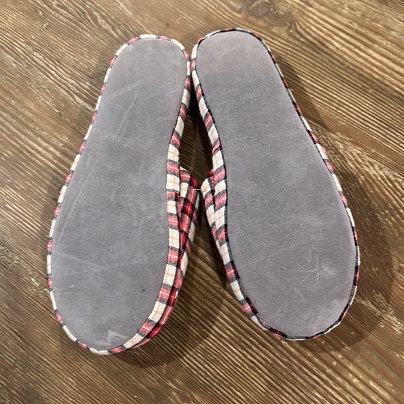 Victoria’s Secret 3 pc set plaid pajamas cotton shirt/pants (s) & large slippers - Picture 9 of 9